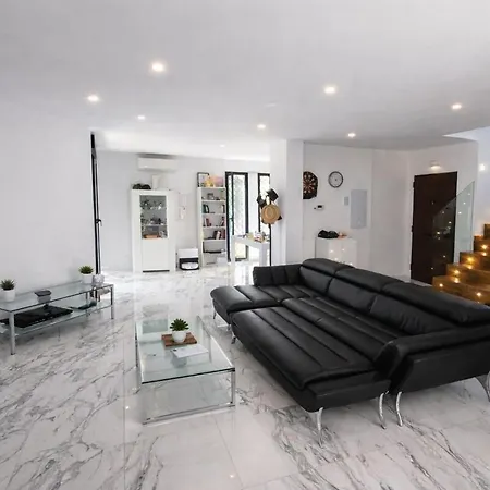 Luxury Golf Front Spa, Jacuzzi & Heated Pool Vila *