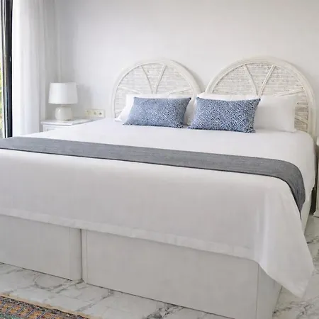 Luxury Golf Front Spa, Jacuzzi & Heated Pool Vila *