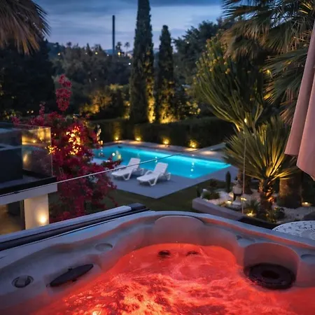 Vila Luxury Golf Front Spa, Jacuzzi & Heated Pool
