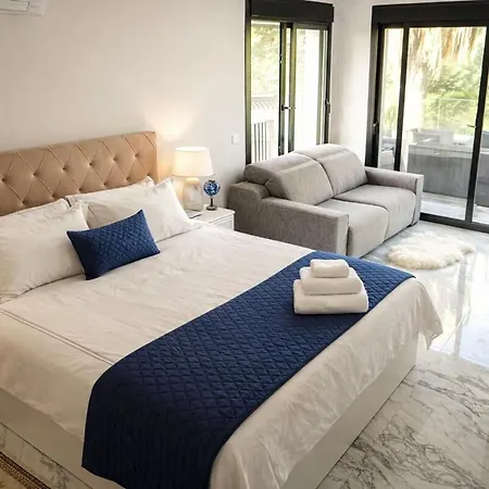 Luxury Golf Front Spa, Jacuzzi & Heated Pool Marbella