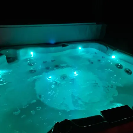 Luxury Golf Front Spa, Jacuzzi & Heated Pool